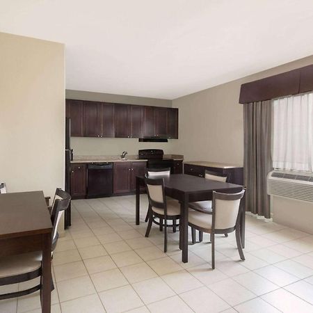 Hotel Baymont By Wyndham Columbus Exterior foto