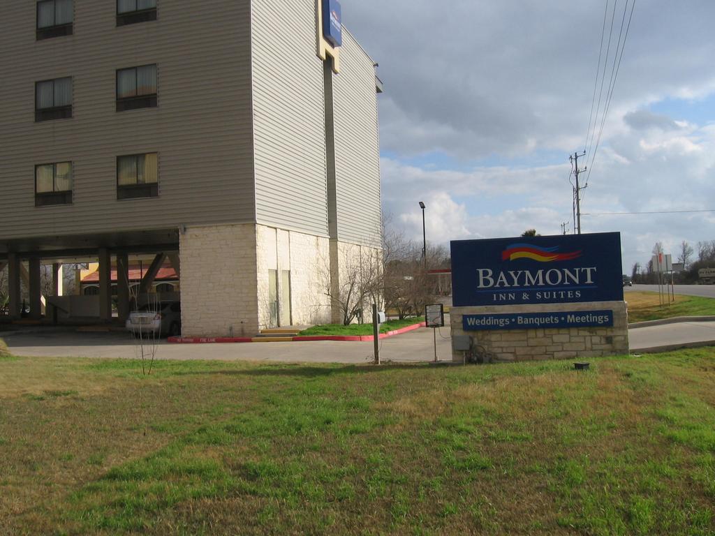 Hotel Baymont By Wyndham Columbus Exterior foto