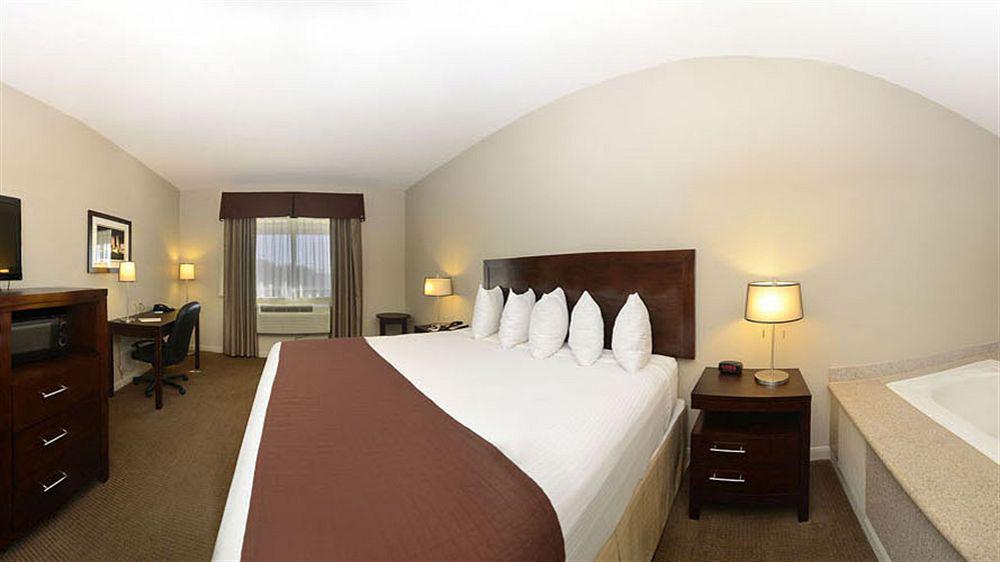 Hotel Baymont By Wyndham Columbus Exterior foto